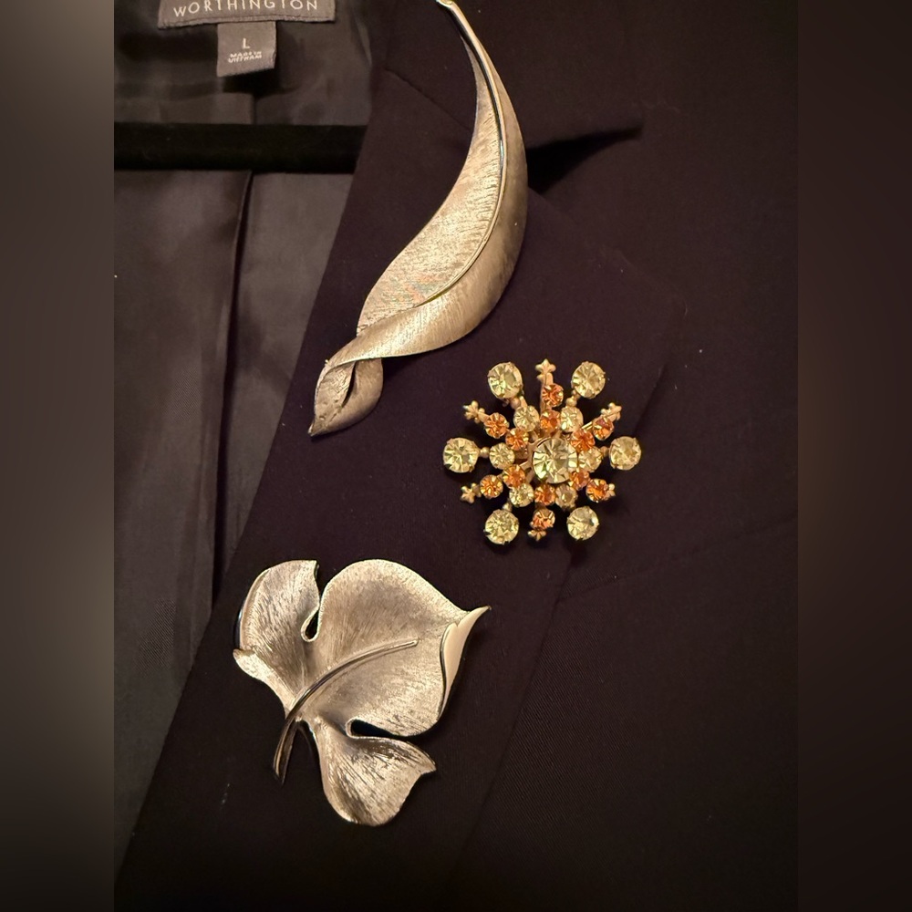 🤑Crown Trifari, Trifari Falling Leaves & Rhinestone Lapel/Hat Brooches Bundle